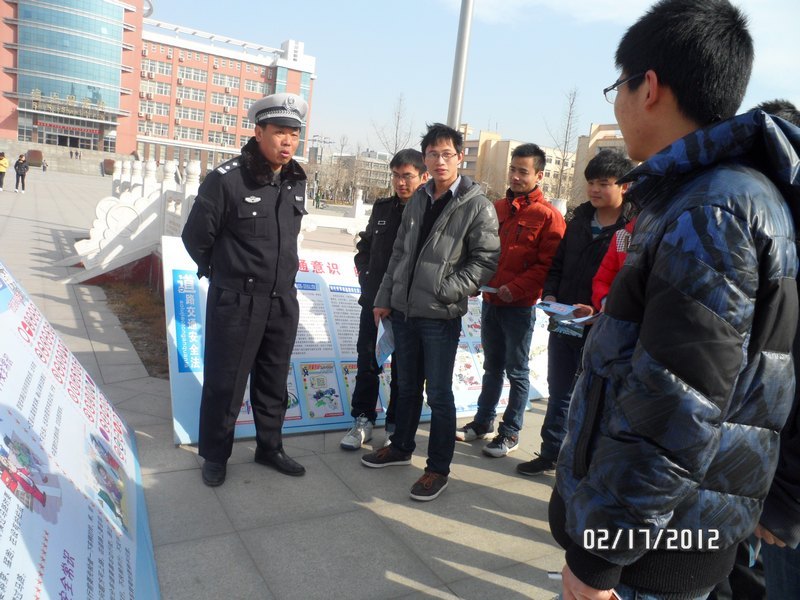 许昌学院开展交通安全教育宣传活动