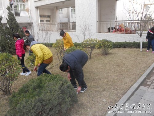 机械工程系开展学雷锋校园卫生大扫除活动