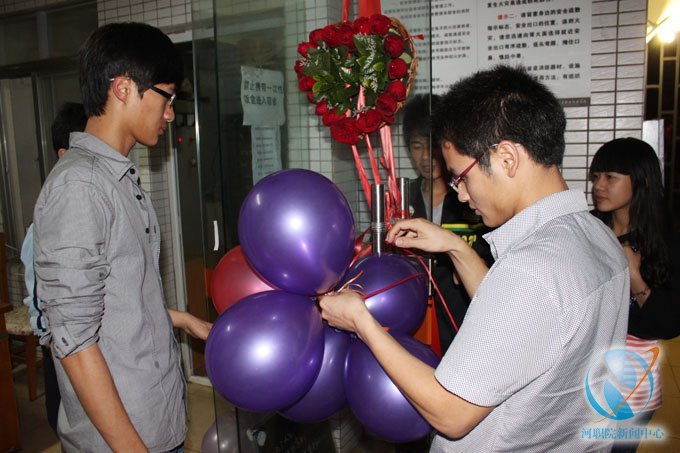 ŮϵбУί֯չŮװ