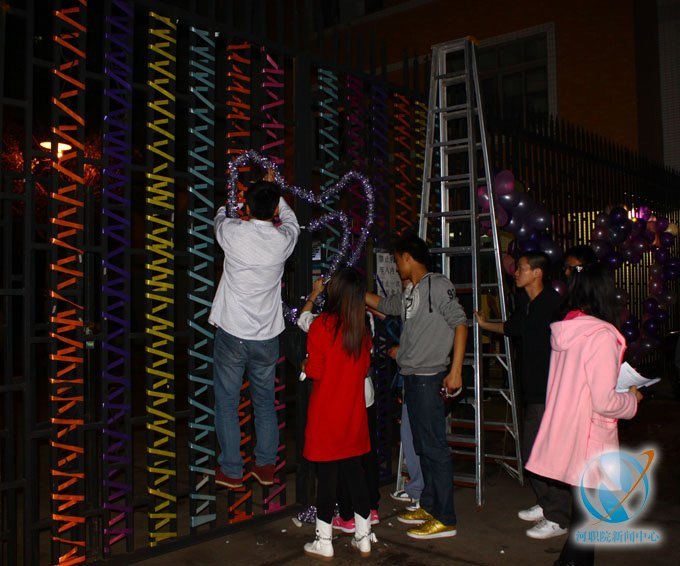 ŮϵбУί֯չŮװ