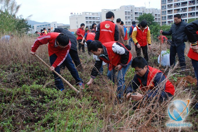 ߻ ɫУ԰ ԴְҵѧԺչʦֲ