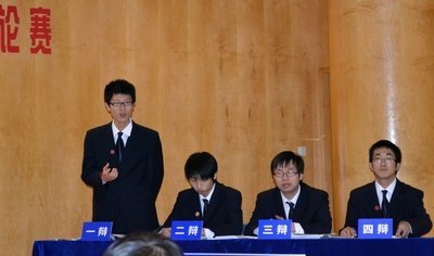 上海电力学院辩论队在第二届上海市大学生国际人道问题辩论赛首轮比赛中获胜