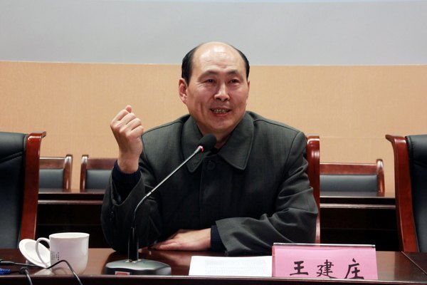 学院副院长王建庄教授为郑州职业技术学院2012年党员发展对象讲党课