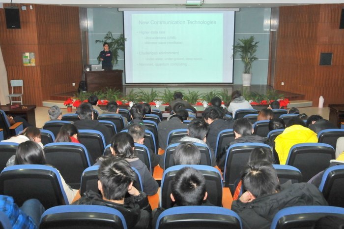 维多利亚大学终身教授蔡霖来校做学术报告