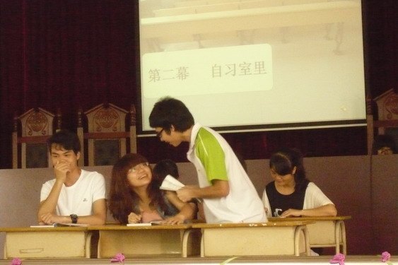 ķѧԺѧУ԰龰ݴԲĻ