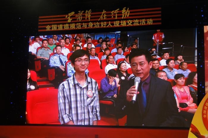 全国道德模范与身边好人现场交流活动在广东珠海举行