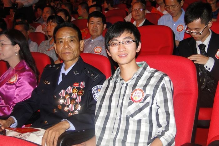 全国道德模范与身边好人现场交流活动在广东珠海举行