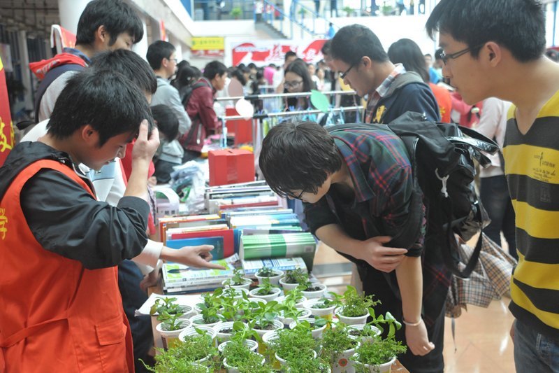超坚强,因为和同学“血脉”相连——东华大学师生接力救助材料学院患病学子(图)
