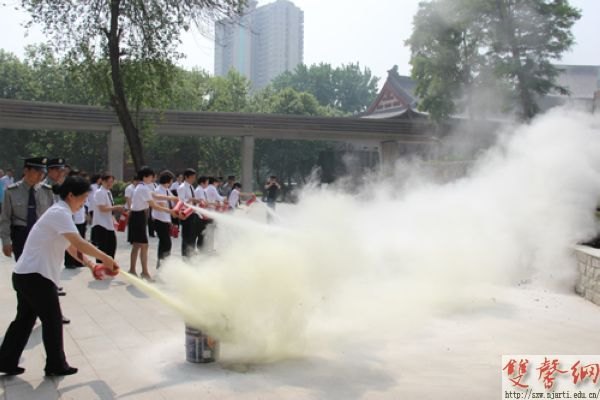 南京艺术学院组织公寓管理人员进行消防安全