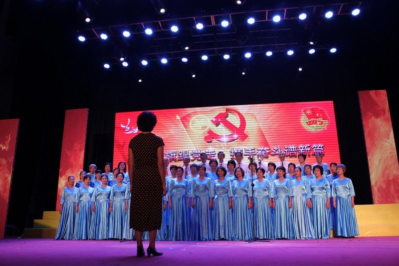 广东石油化工学院举办“高举团旗跟党走,携手奋斗谱新篇”奋斗之歌大合唱比赛