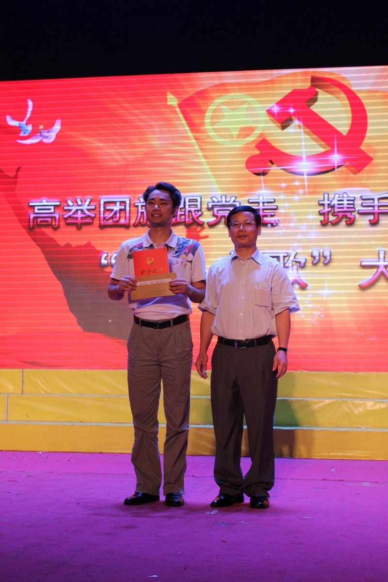 广东石油化工学院举办“高举团旗跟党走,携手奋斗谱新篇”奋斗之歌大合唱比赛