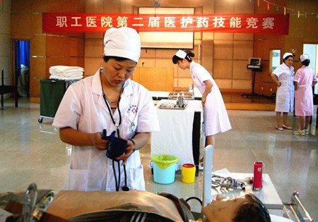 校职工医院开展第二届医护药技能竞赛