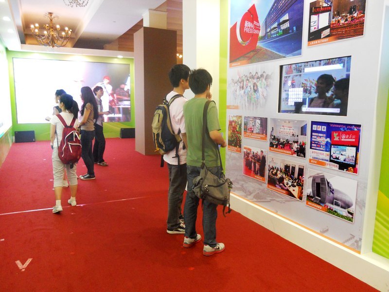 东华大学组织参观“城市新印象大型主题展览”