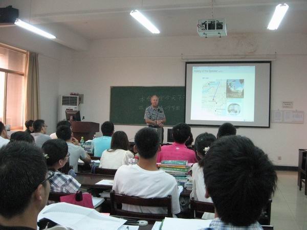 美国加州大学M.F.Modest教授来武汉工程大学讲学