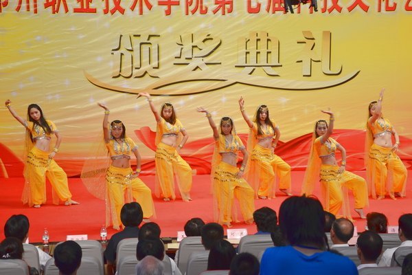 ֣ЭίԱ߻  У԰  Ļְ֣ҵѧԺ߽ƼĻڰ佱¡ؾ