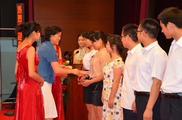 ֣ЭίԱ߻  У԰  Ļְ֣ҵѧԺ߽ƼĻڰ佱¡ؾ