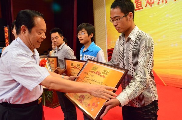 ֣ЭίԱ߻  У԰  Ļְ֣ҵѧԺ߽ƼĻڰ佱¡ؾ