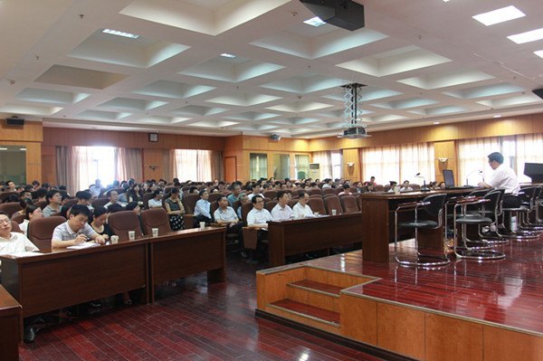 省委高校工委组织处肖慎钢处长来武汉工程大学做报告