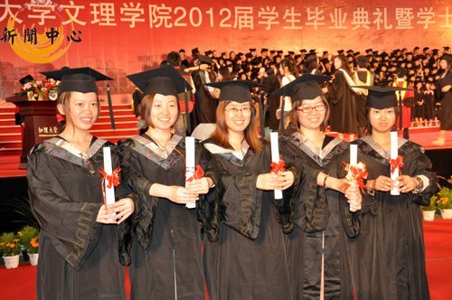 【组图】江汉大学文理学院2012届毕业典礼暨学士学位授予仪式花絮