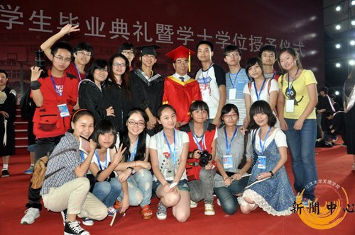 【组图】江汉大学文理学院2012届毕业典礼暨学士学位授予仪式花絮