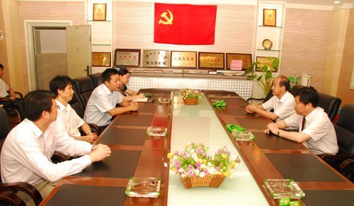 周应佳、刘德富看望华科大在湖北工业大学任职的两位学术院长