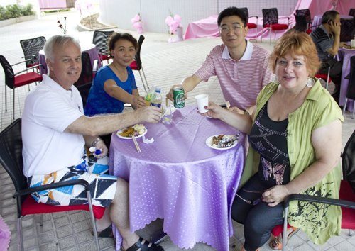 惠州学院外籍教师答谢学院领导 彭永宏院长参加答谢聚会