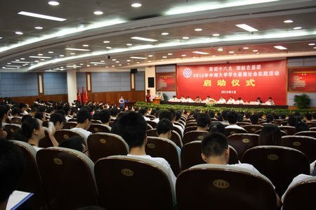 596支团队万名学子奔赴各地开展暑期社会实践