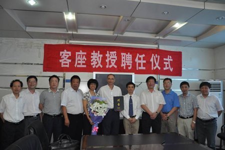 多伦多大学Papangelakis教授受聘中南大学客座教授