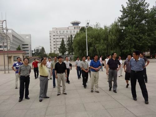 校长刘德富带队检查开学前基建及维修工作