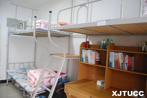 遵守铁的军队纪律,培养优秀人格品质