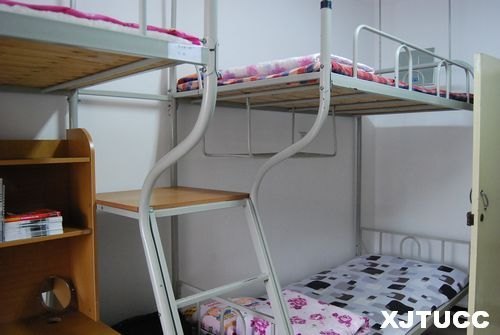 遵守铁的军队纪律,培养优秀人格品质