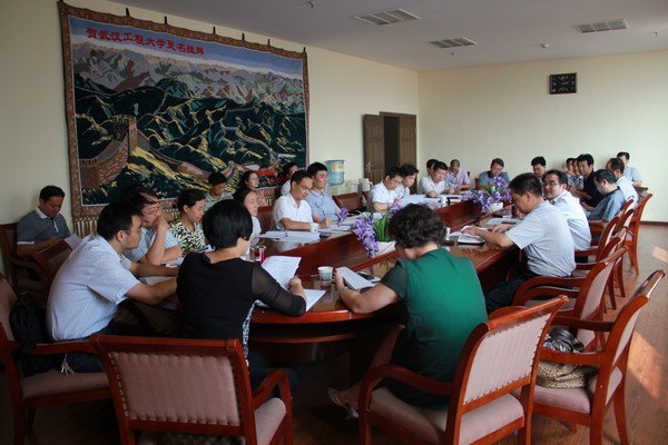 学校召开2012级新生军训工作布置会