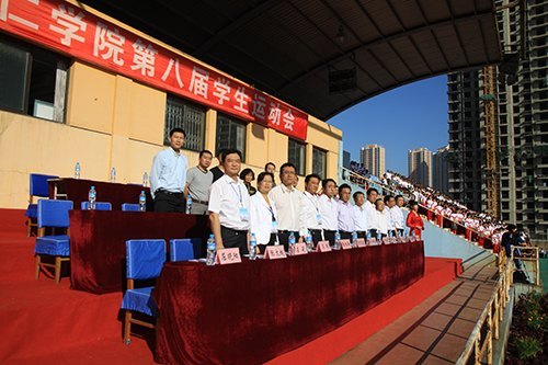 燕山大学里仁学院举办第八届学生运动会