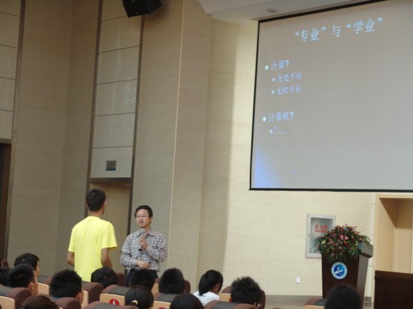 副校长张彦铎为计算机科学与工程学院2012级新生作专题报告