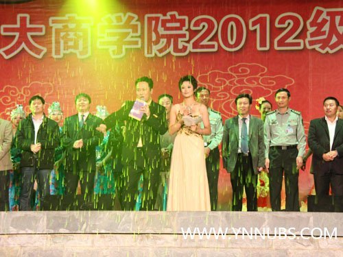 梦圆金秋,共度今宵--商学院举行迎新晚会喜迎2012学子