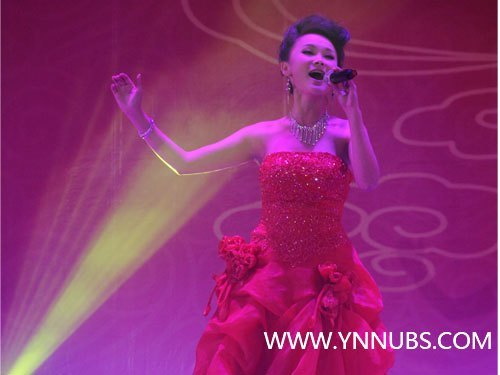 梦圆金秋,共度今宵--商学院举行迎新晚会喜迎2012学子