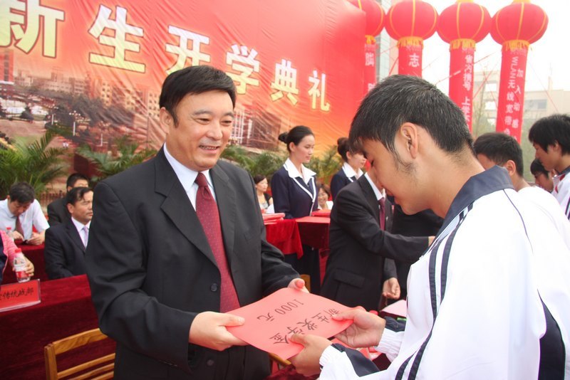 许昌学院举行2012级新生开学典礼