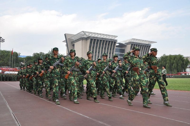 中北大学举行2012级学生军训汇报表演暨总结表彰大会