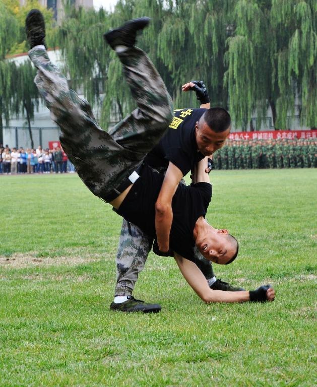 中北大学举行2012级学生军训汇报表演暨总结表彰大会