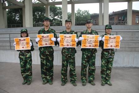 安徽工业大学工商学院举行2012级学生军训阅兵式暨总结表彰大会