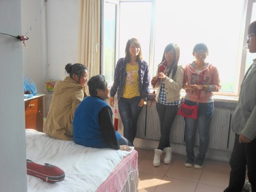 制药与食品科学学院到环通乡敬老院开展慰问活动