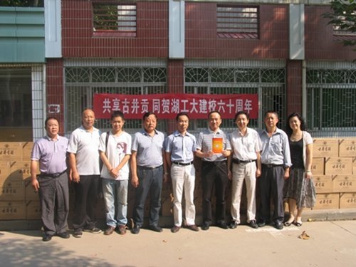 82ũרҵУѾ10ԪУ͵ѧУ