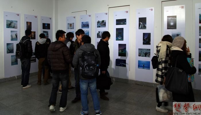 迎百年校庆摄影作品展在设计学院图书馆展厅举行