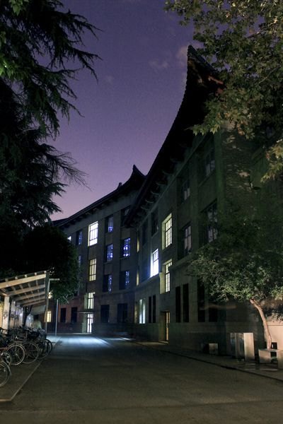 迎百年校庆摄影作品展在设计学院图书馆展厅举行