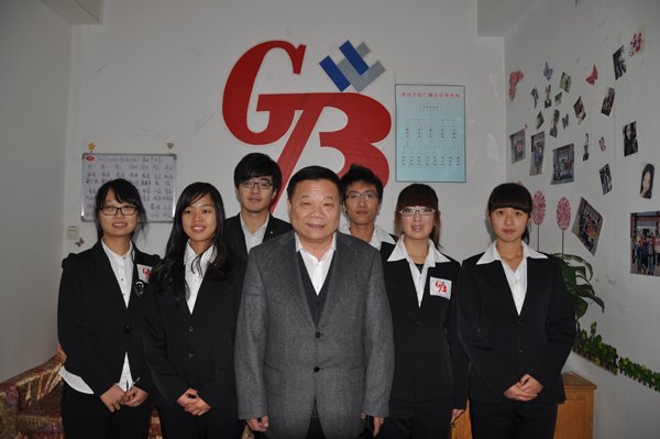 辛丕宏到潍坊学院广播台视察工作