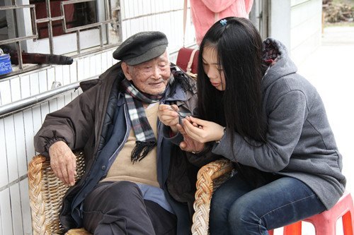 【丰湖党旗红】真情十四年 中文系学子到水口镇敬老院开展爱心活动