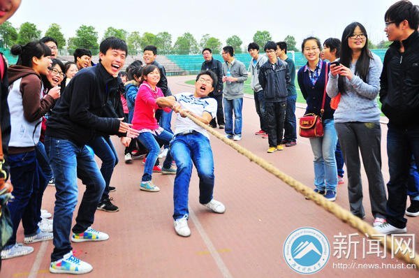 学生自理委员会成功举办“春日暖阳 樱花绽放”户外活动