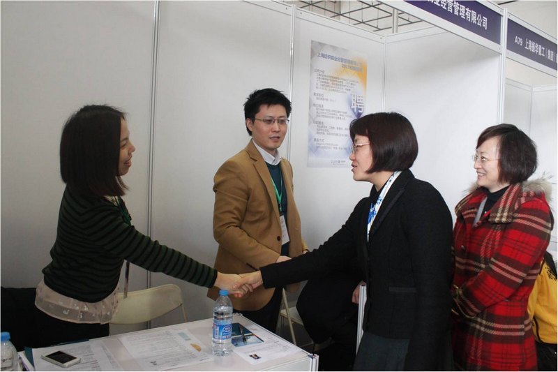 东华大学举办2013届毕业生春季洽谈会