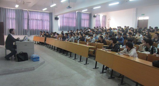 金禾软件公司技术总监华志魁来土木工程系交流指导