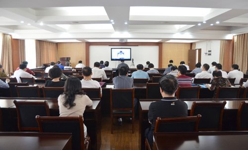 广西师范学院组织收看全区教育系统“美丽广西 清洁乡村”活动电视动员大会